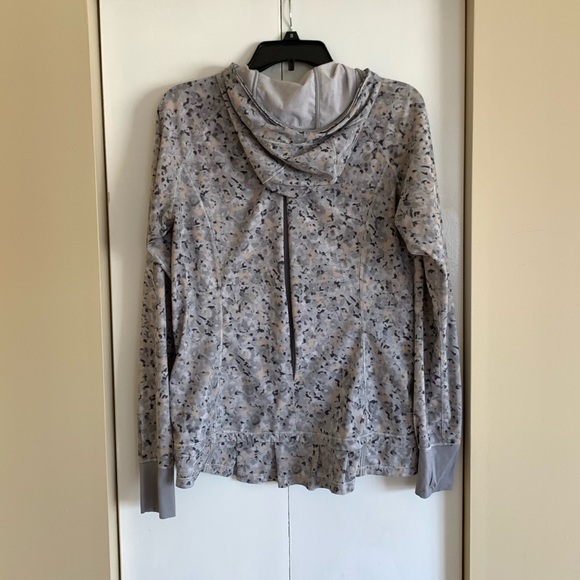 lululemon top - Picture 3 of 4